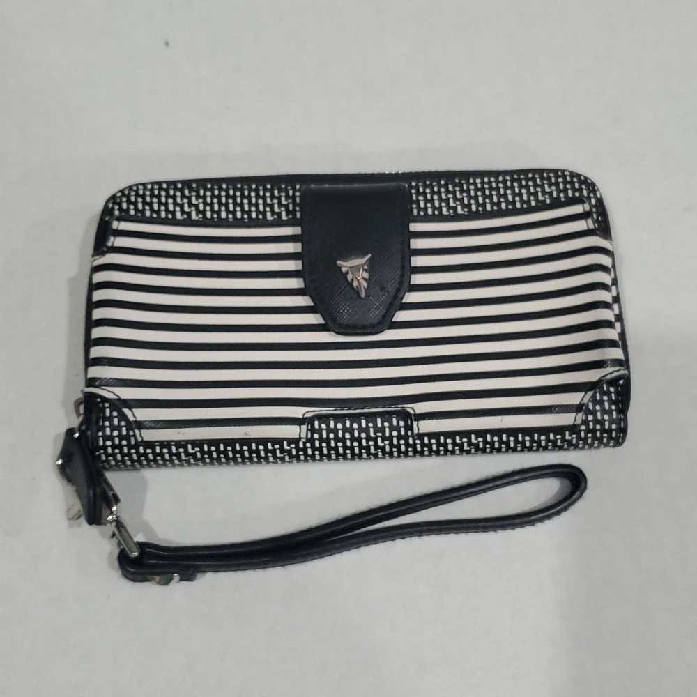 Stella & Dot Madison Tech Wallet Never Used